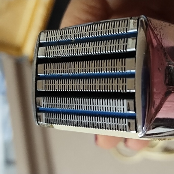 Old Vintage REMINGTON DeLUXE Electric Shaver in Original Box - Picture 7 of 13